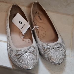 Brand New women flats size 5